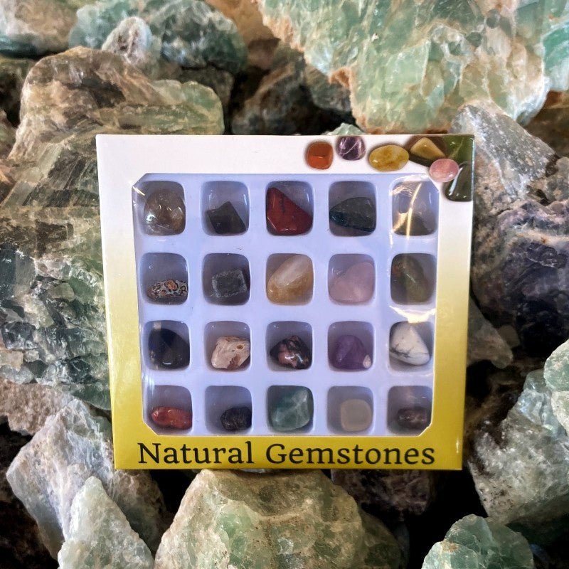 LOT OF 11 BOXES OF LOOSE GEMSTONES store