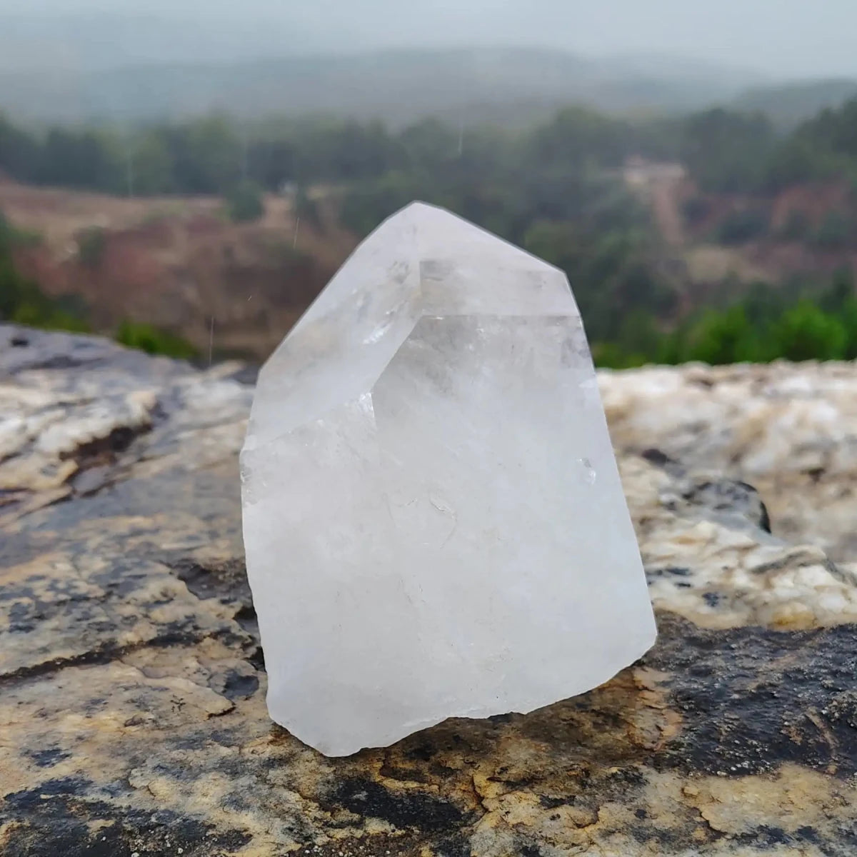This is the back side of this quartz crystal point