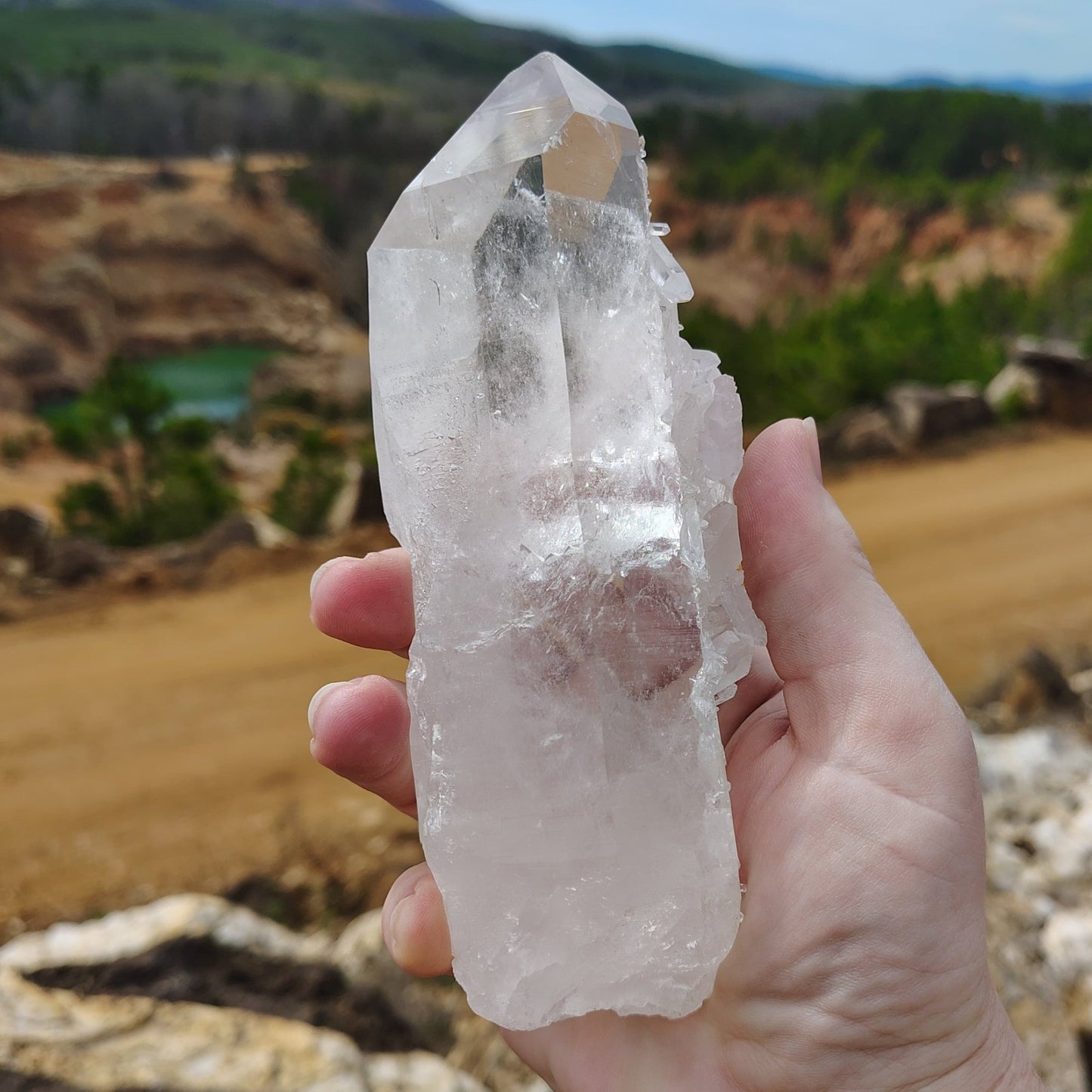 This is the right side of this crystal point