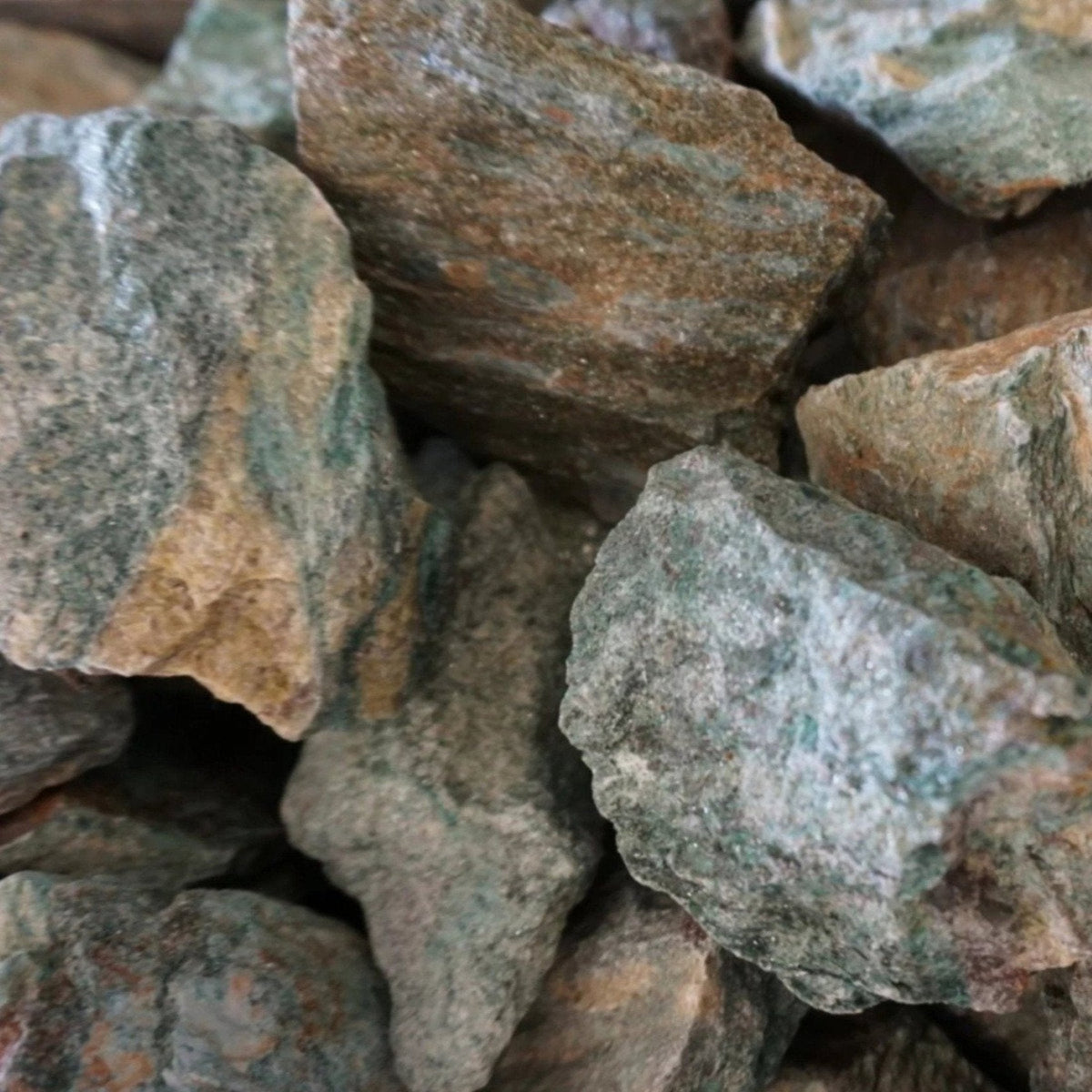 Table filed with Raw Fuchsite