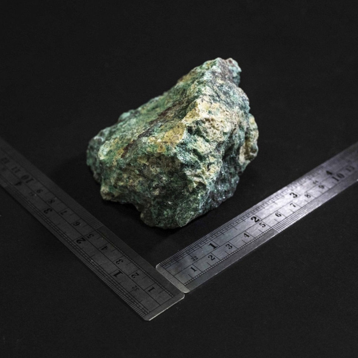 Fuchsite with two rulers