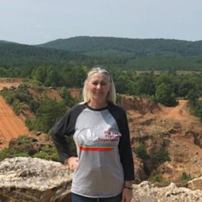 Woman wearing a 3/4 Sleeve Gray T Shirt with graphics standing in front of mountains