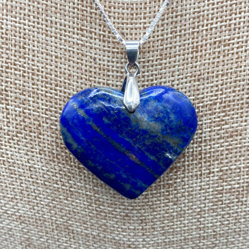 Necklace Lapis Lazuli Heart Pendant Solid Silver, Close Up Of Lapis Pendant