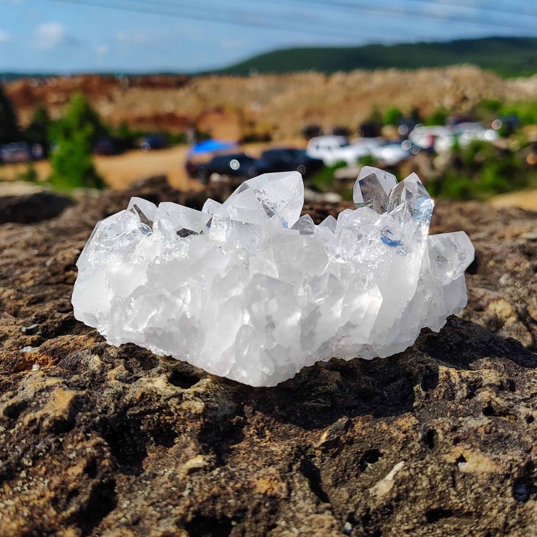 This is the back side of this small quartz cluster