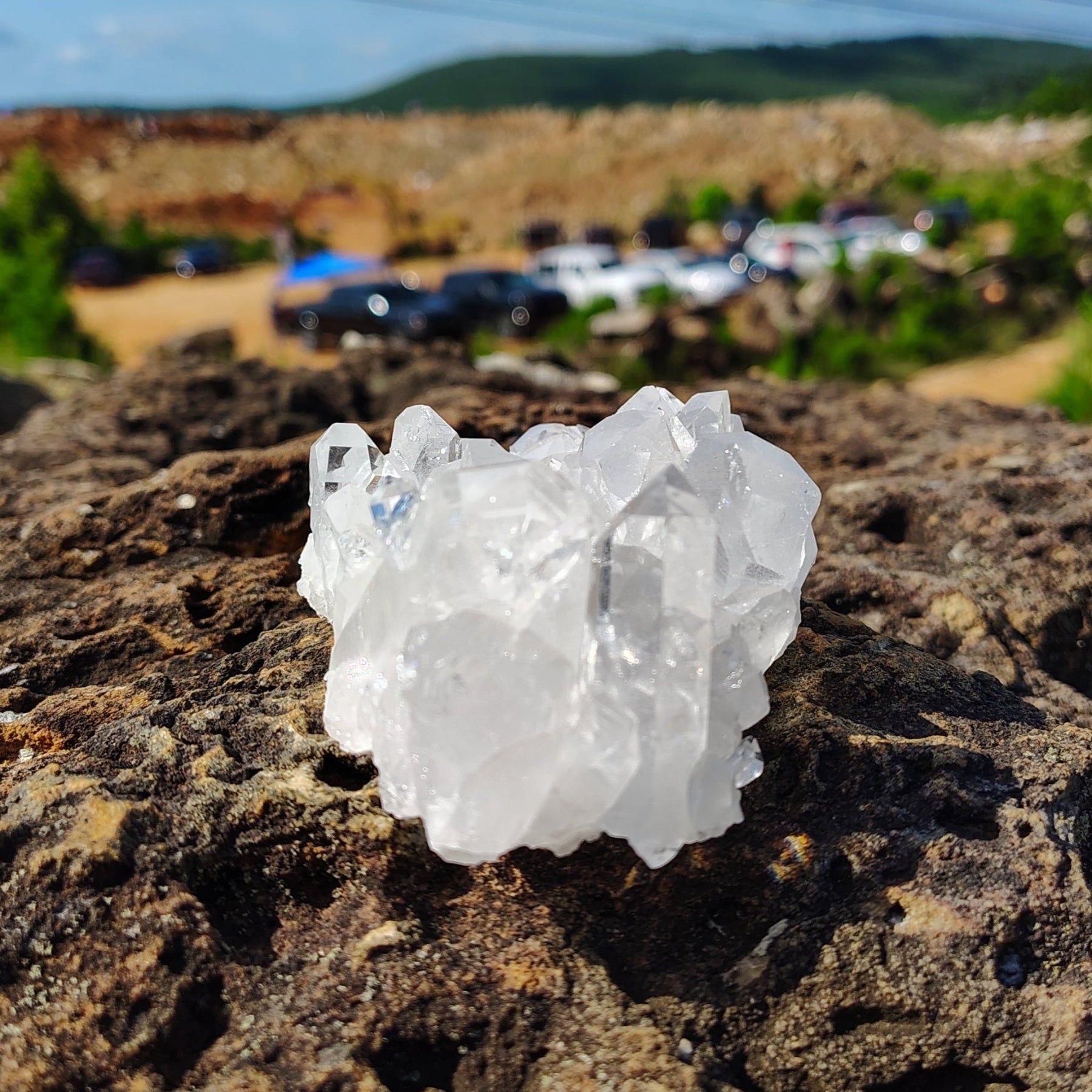This is the right side of this small quartz cluster