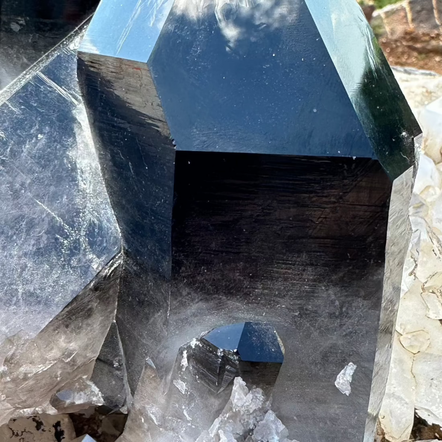 CLose Up Of a Quartz Cluster Irradiated