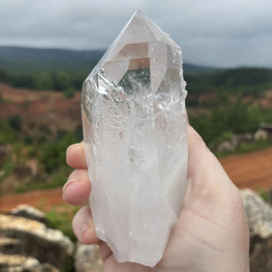 Right side of this Quartz crystal point outdoors.