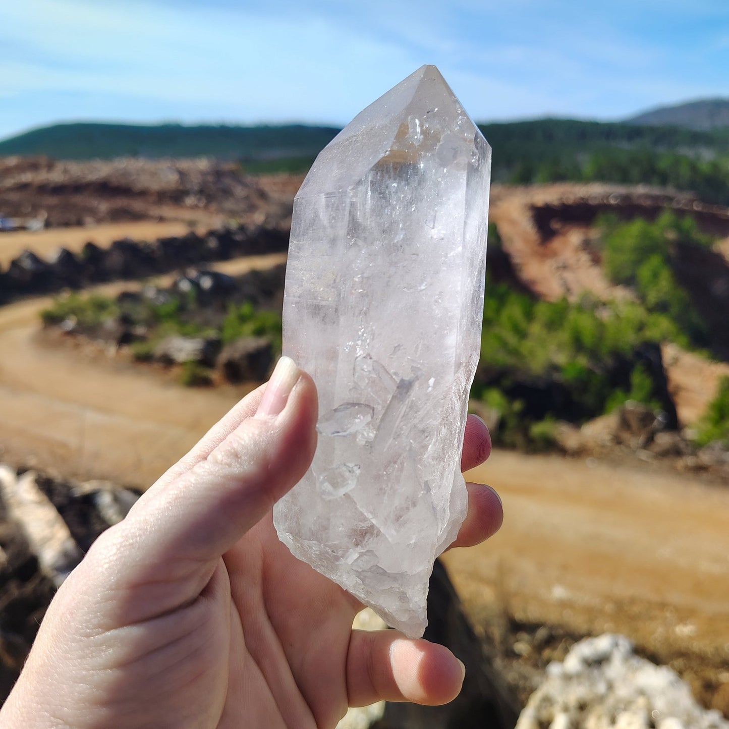 This is the front side of this single Quartz crystal point.