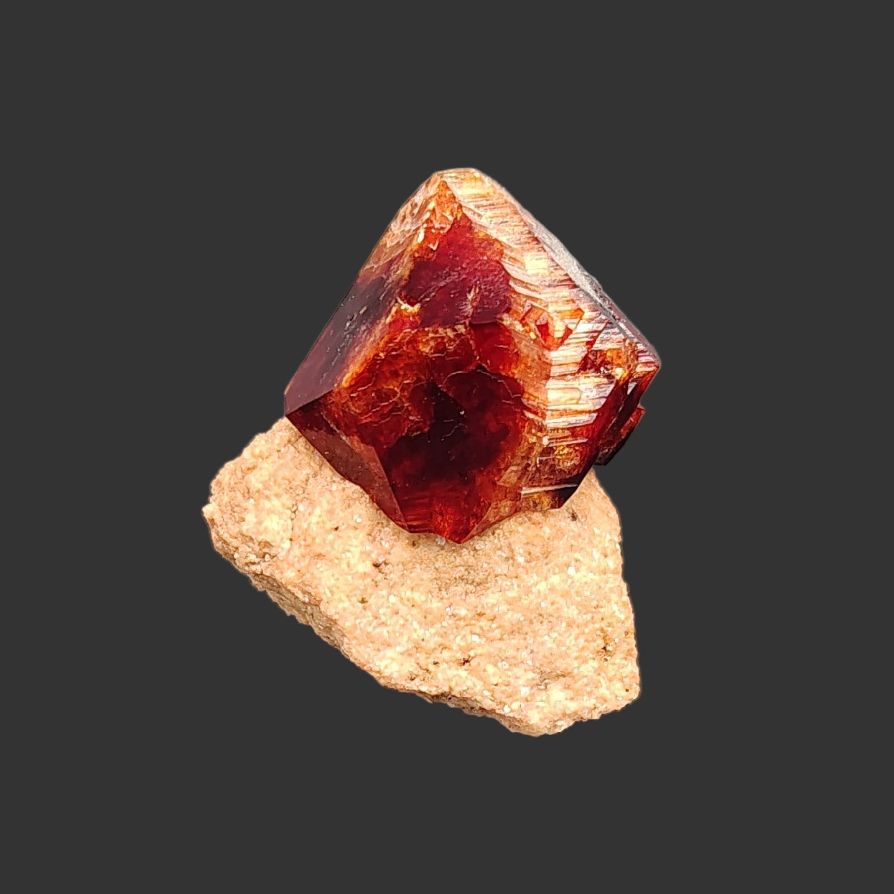 This is the front side of this Arcanite specimen.