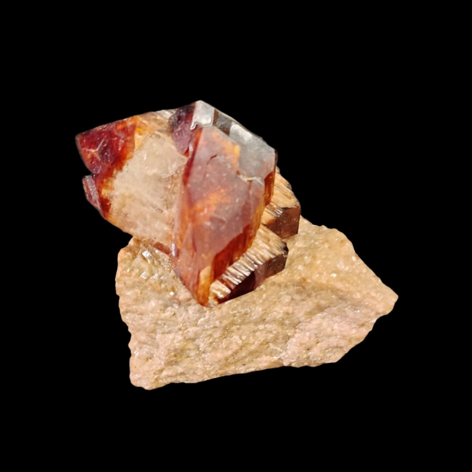 This is the right side of this brown Arcanite crystal