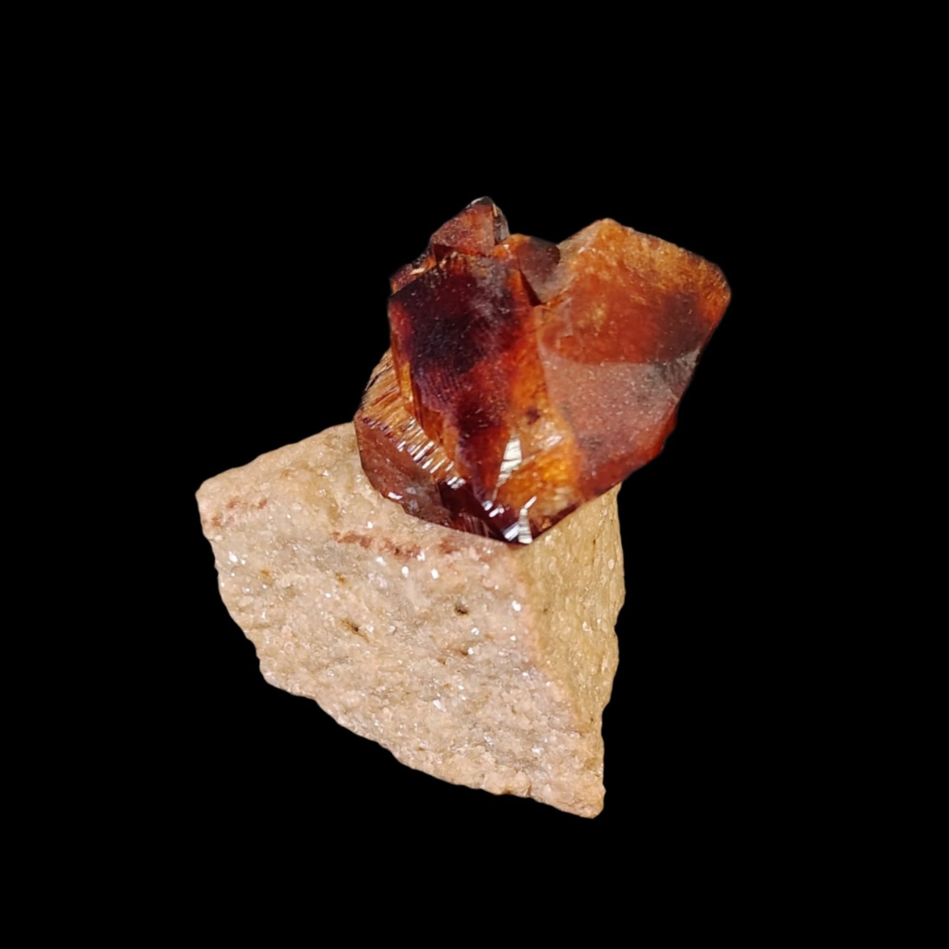 This is the left side of this brown Arcanite crystal.