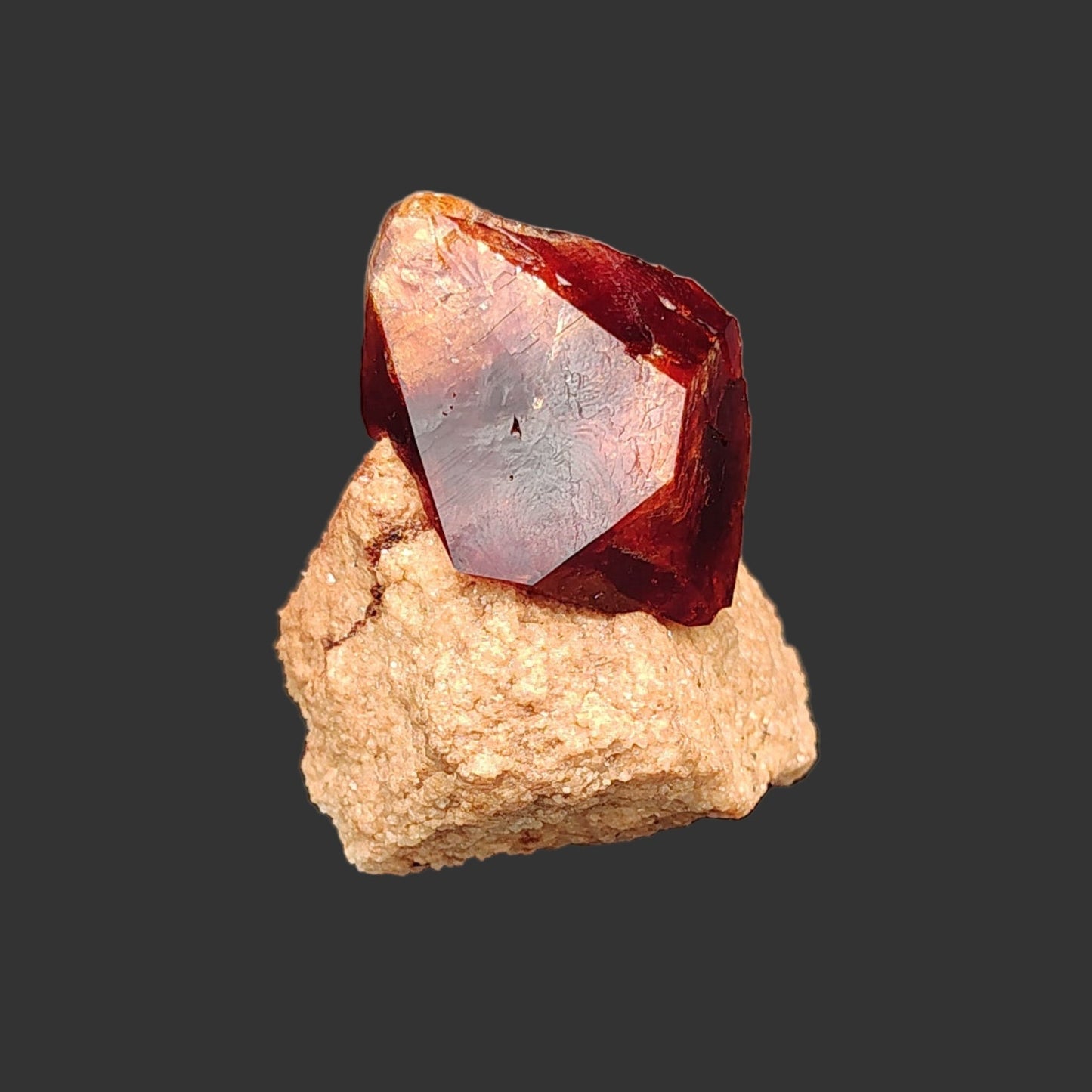 This is the right side of this Arcanite specimen.