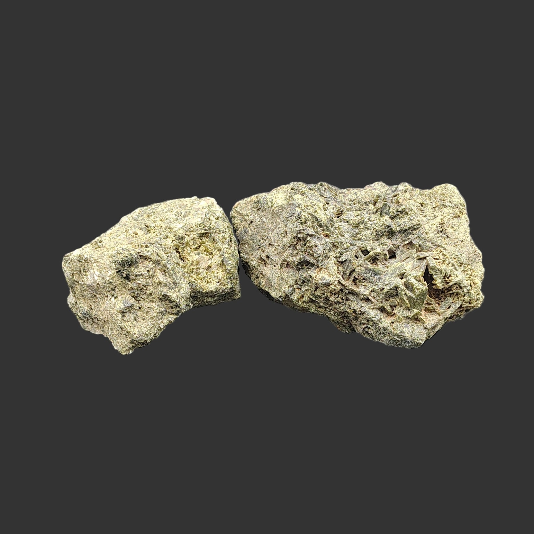 The 2 specimens of Epidote that you see in the picture makes up one pound.