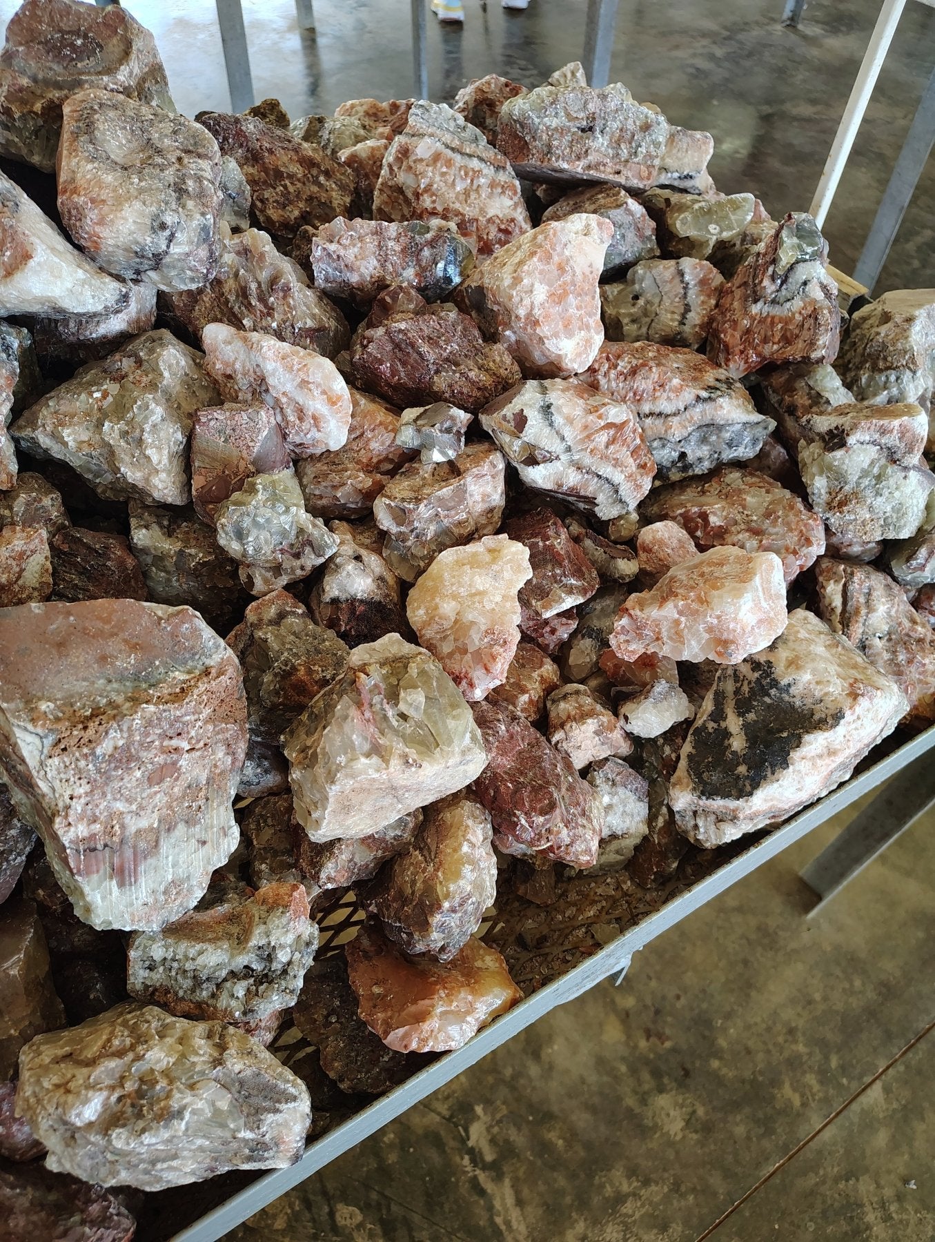 Table filled with Raw Apache Calcite