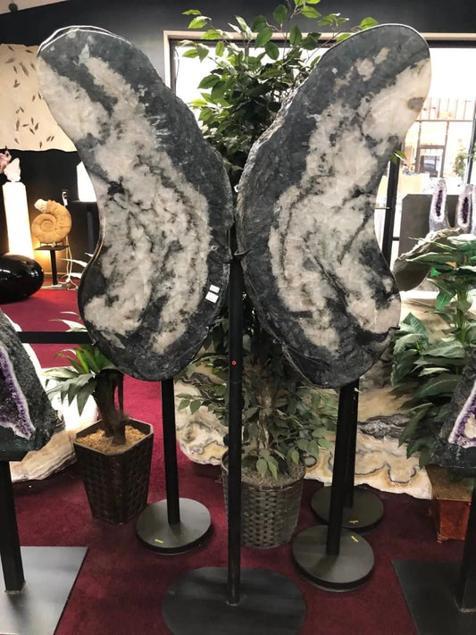 Carved Mineral Wings Emerald