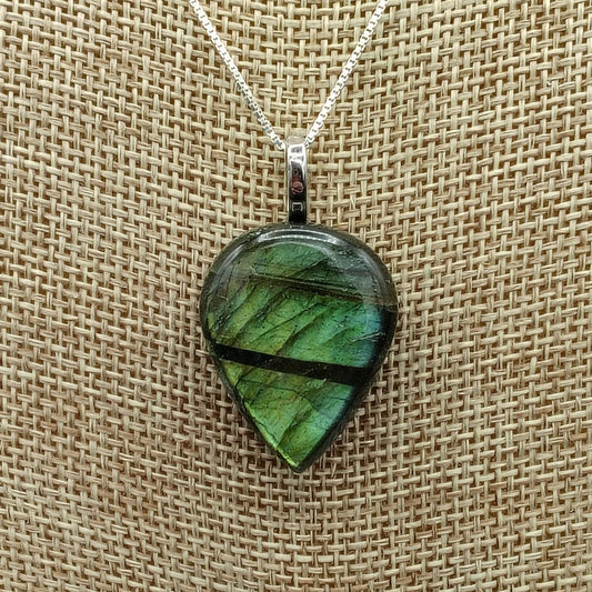 This is a close up of the rain drop labradorite pendant