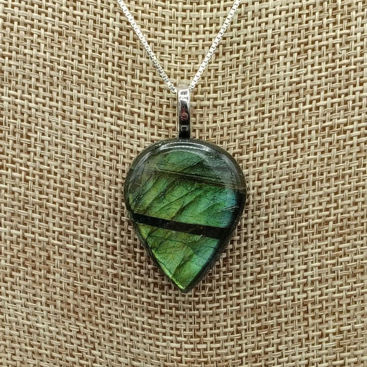 This is a close up of the rain drop labradorite pendant
