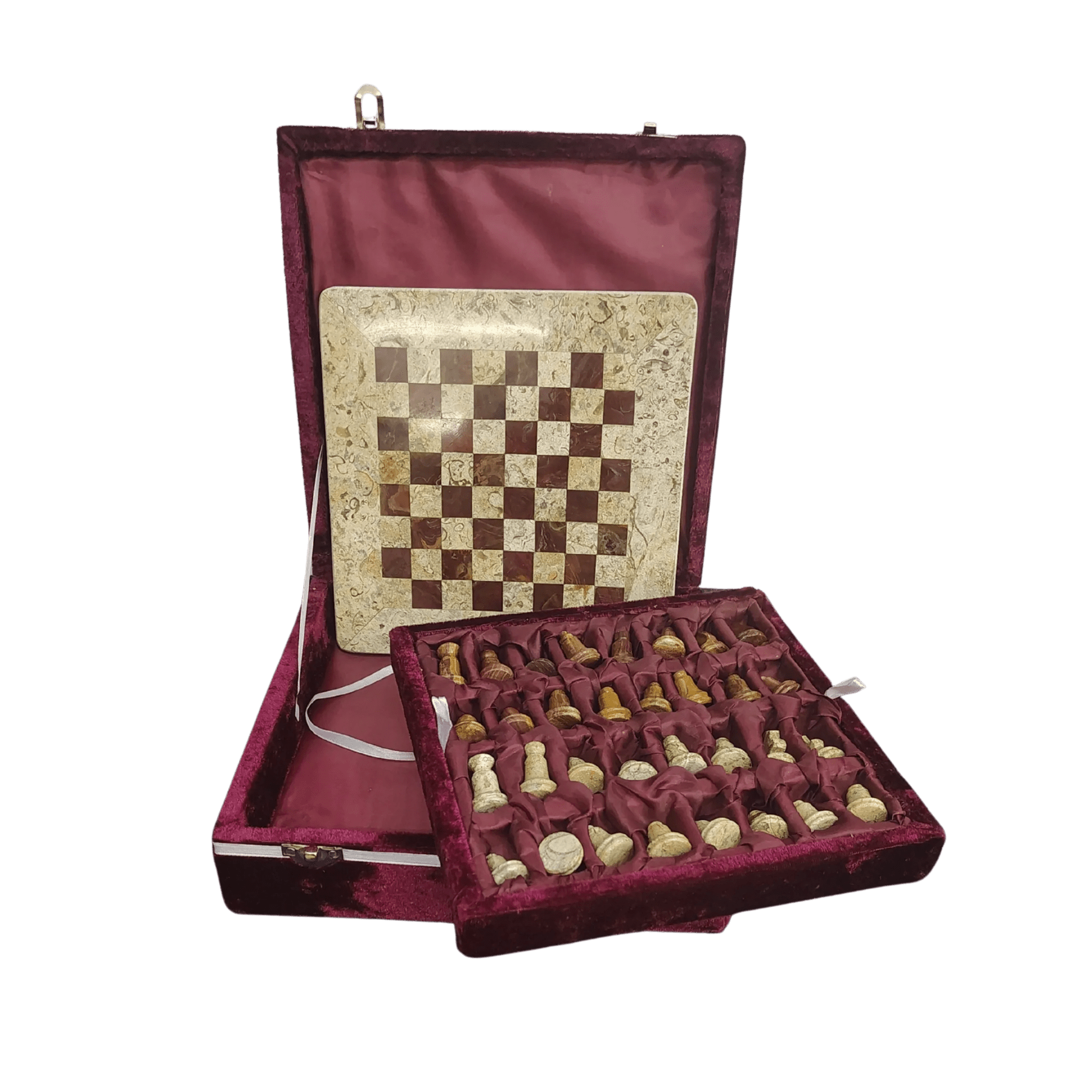 This shows what all the pieces, the chess board, and the case look like