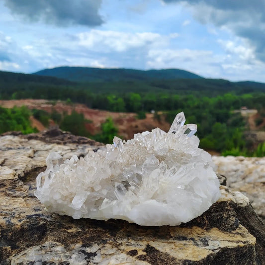 This is the left side of this quartz cluster