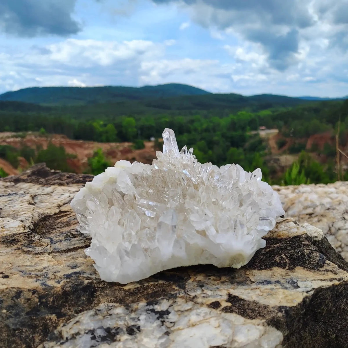 This is the front view of this quartz cluster