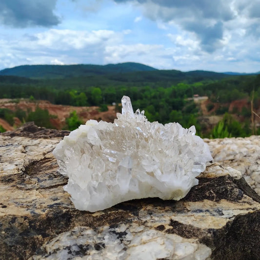 This is the front view of this quartz cluster