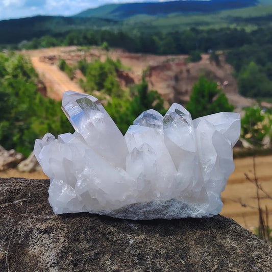 This is the front side of this quartz crystal cluster