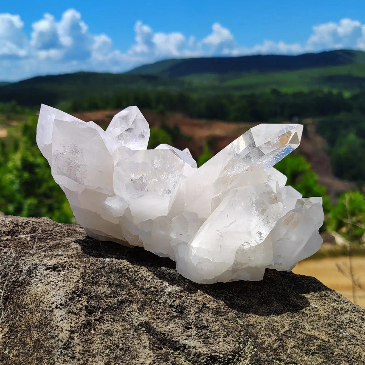 This is the back side of this quartz crystal cluster