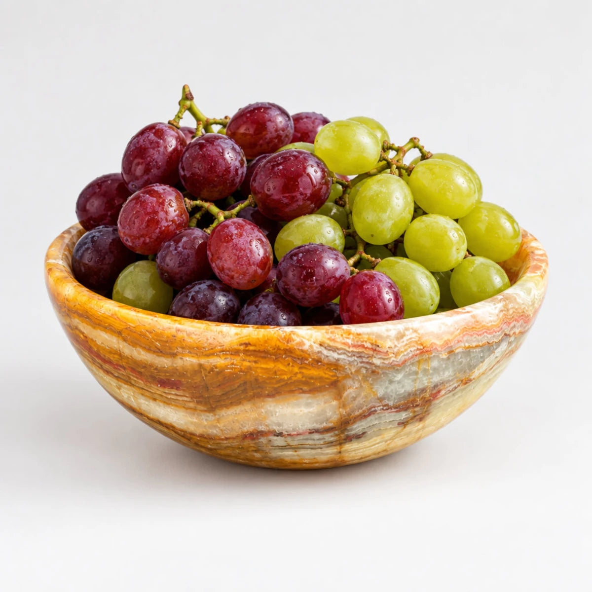 Small onyx fruit bowl with grapes in it.