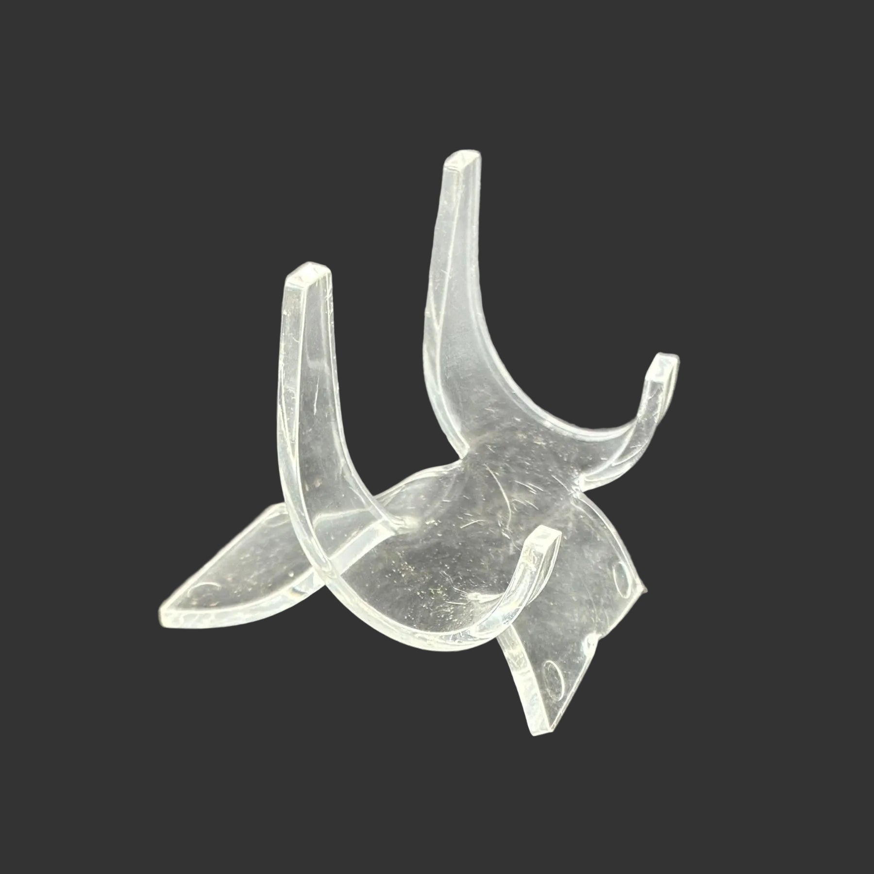 This is the side view of his clear acrylic slab easel display stand.