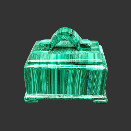 This is the front view of this polished handmade green malachite trinket box.