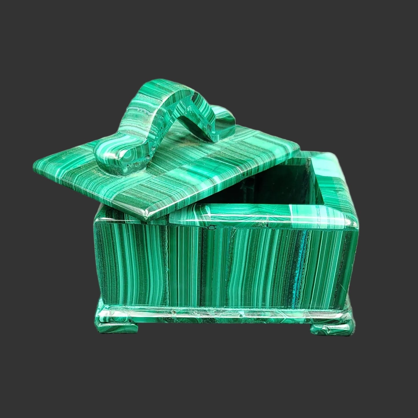This handmade polished Malachite trinket box has a removable lid.