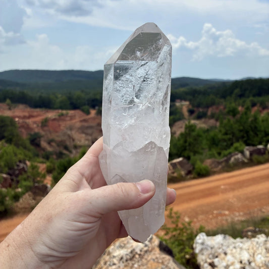 Front view of this crystal point, in the outdoors.