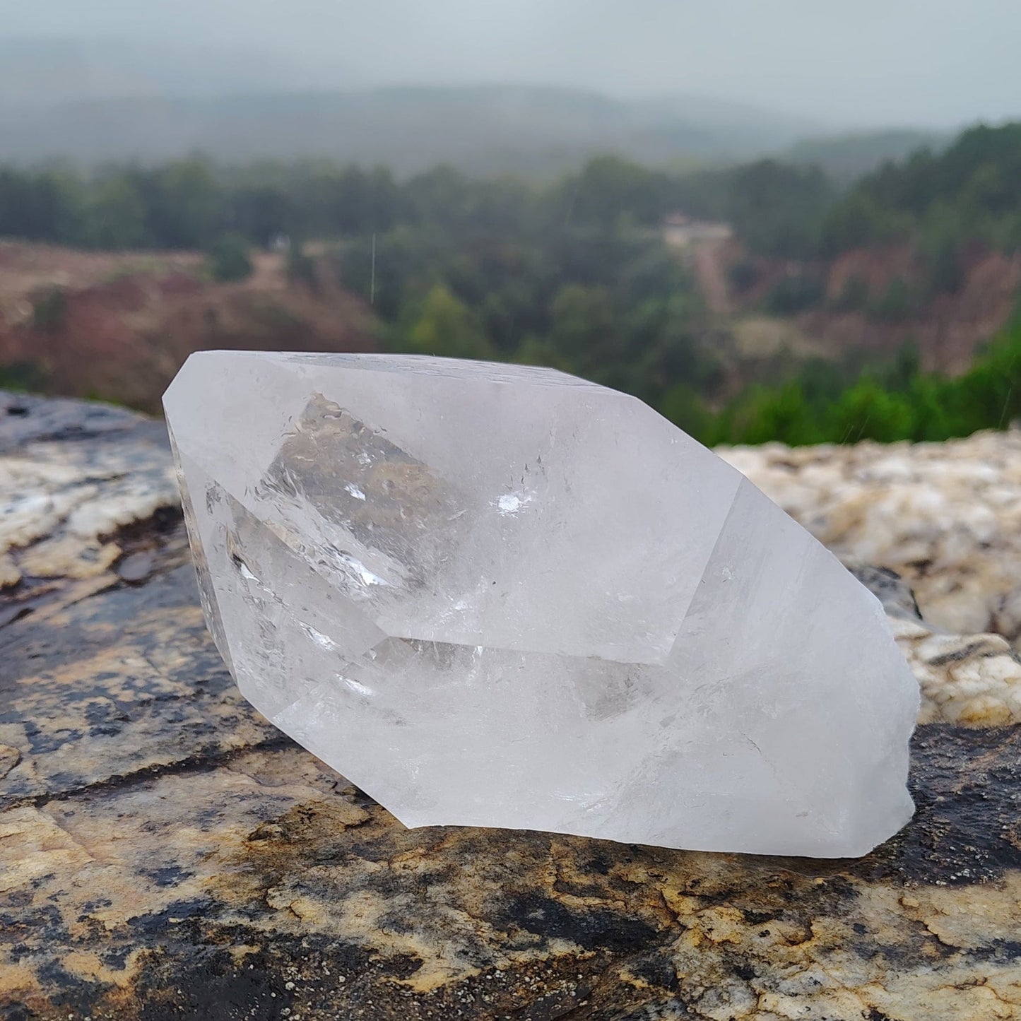 This is the left side of this quartz crystal point