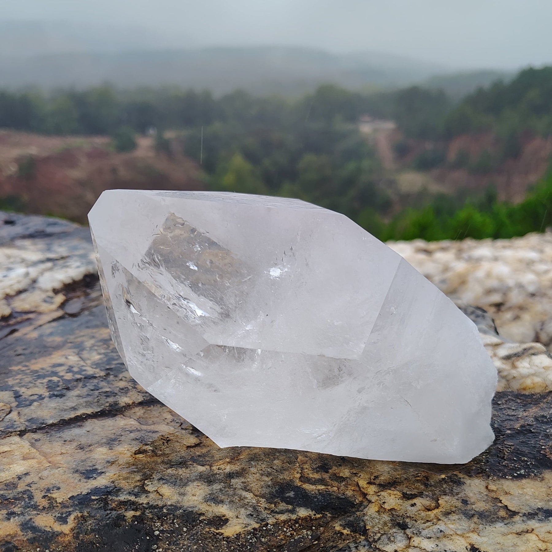 This is the left side of this quartz crystal point