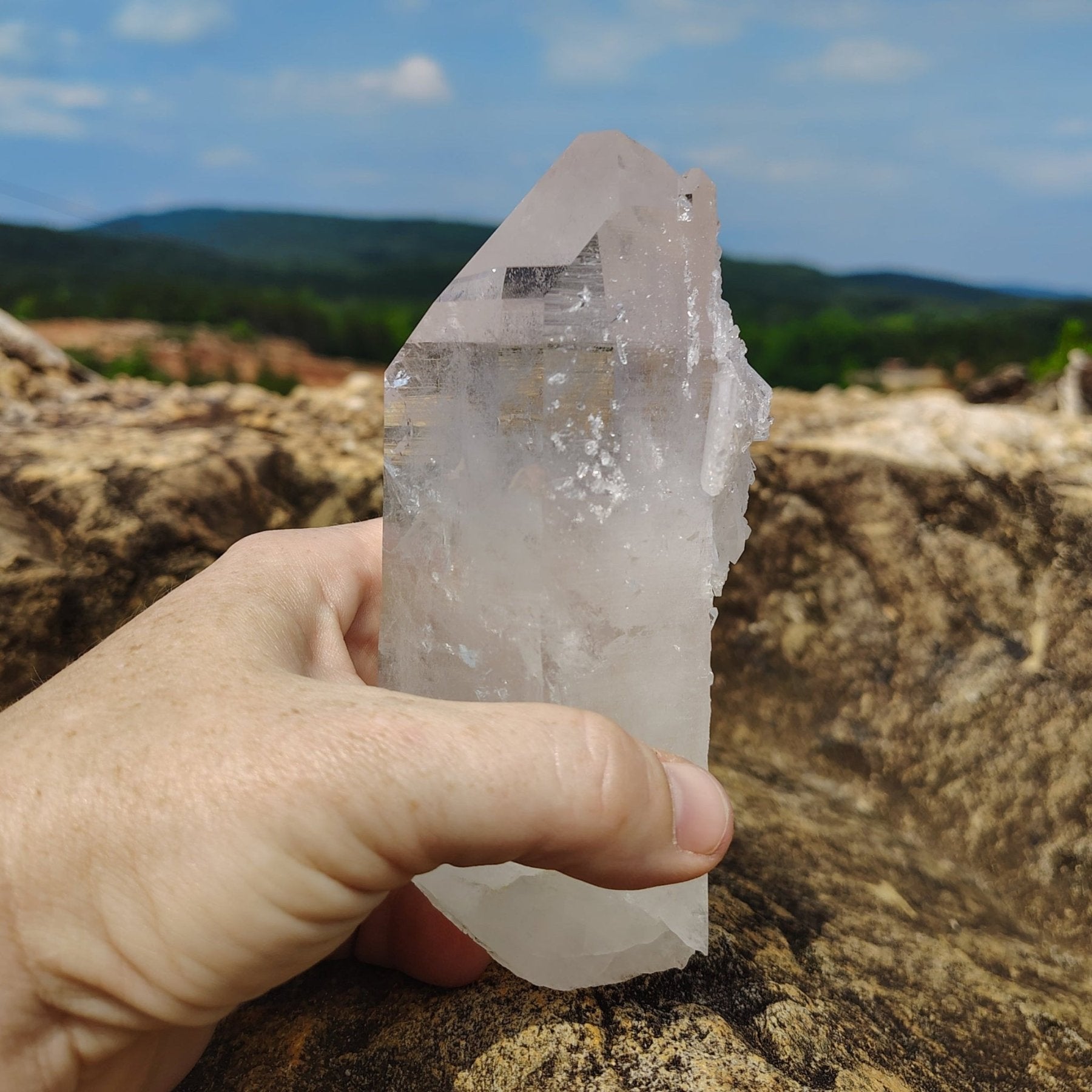 This is the right side of this large Quartz point