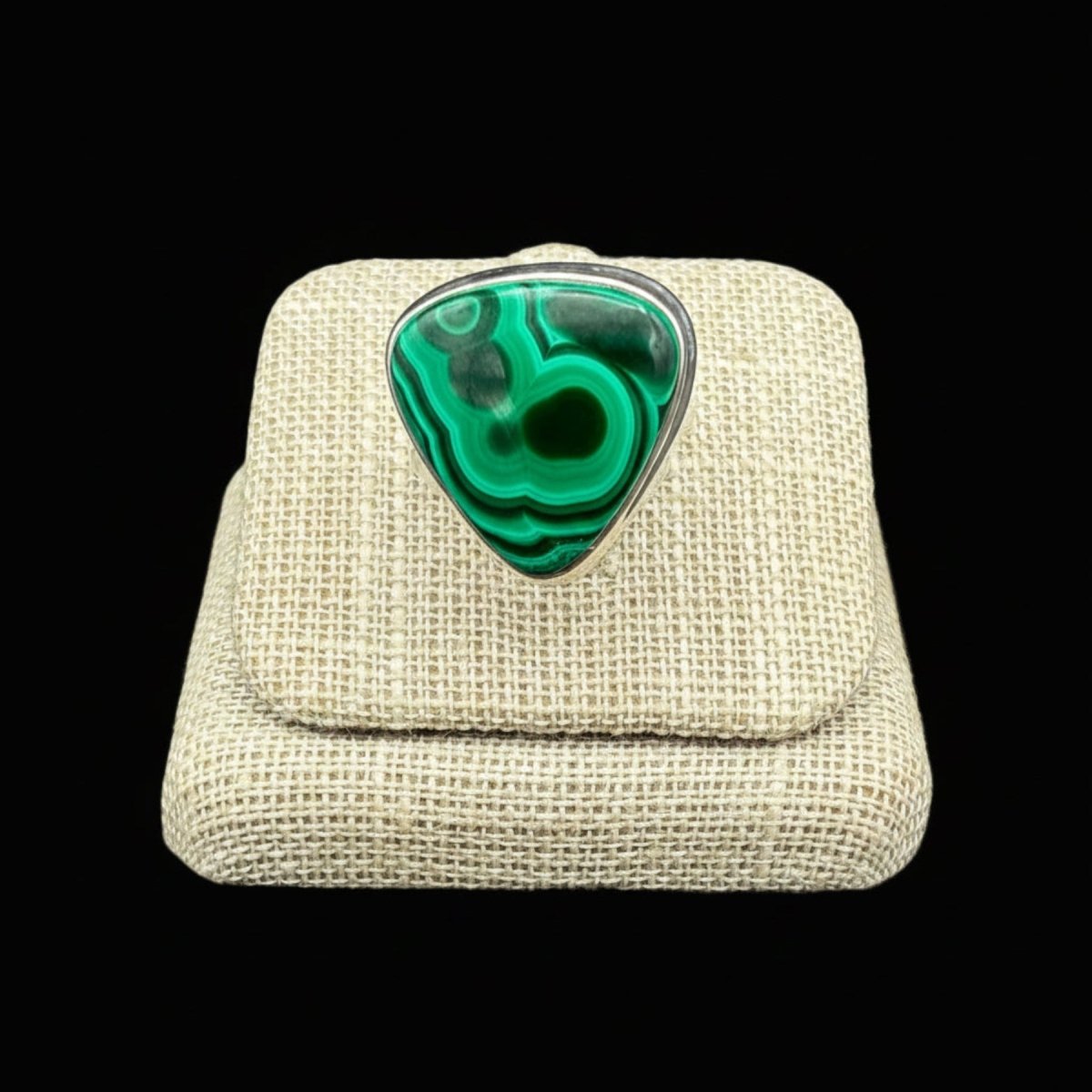 Front view of this Sterling Silver and green Malachite ring.