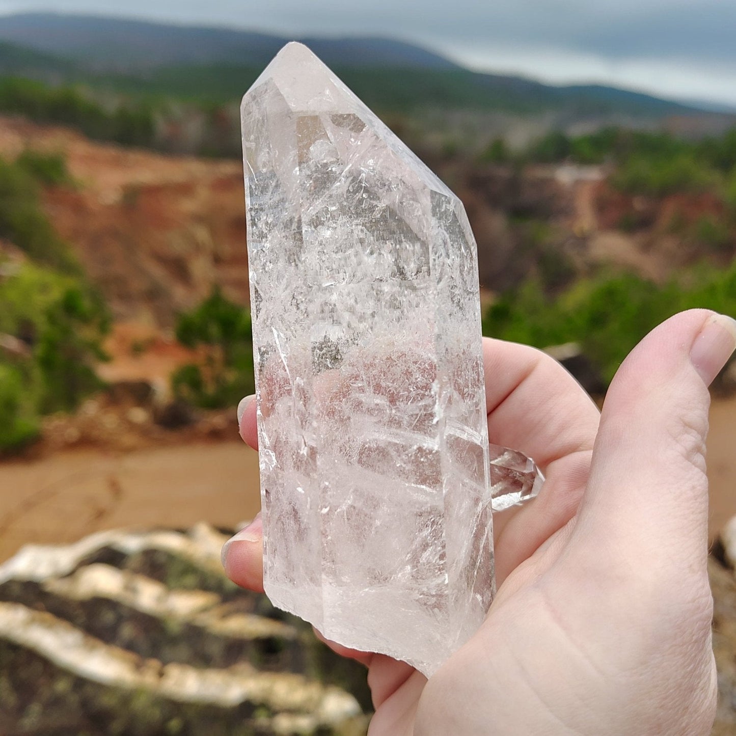 This is the back side of this Quartz crystal point