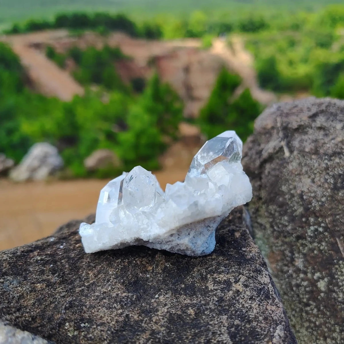 This is the left side of this quartz cluster