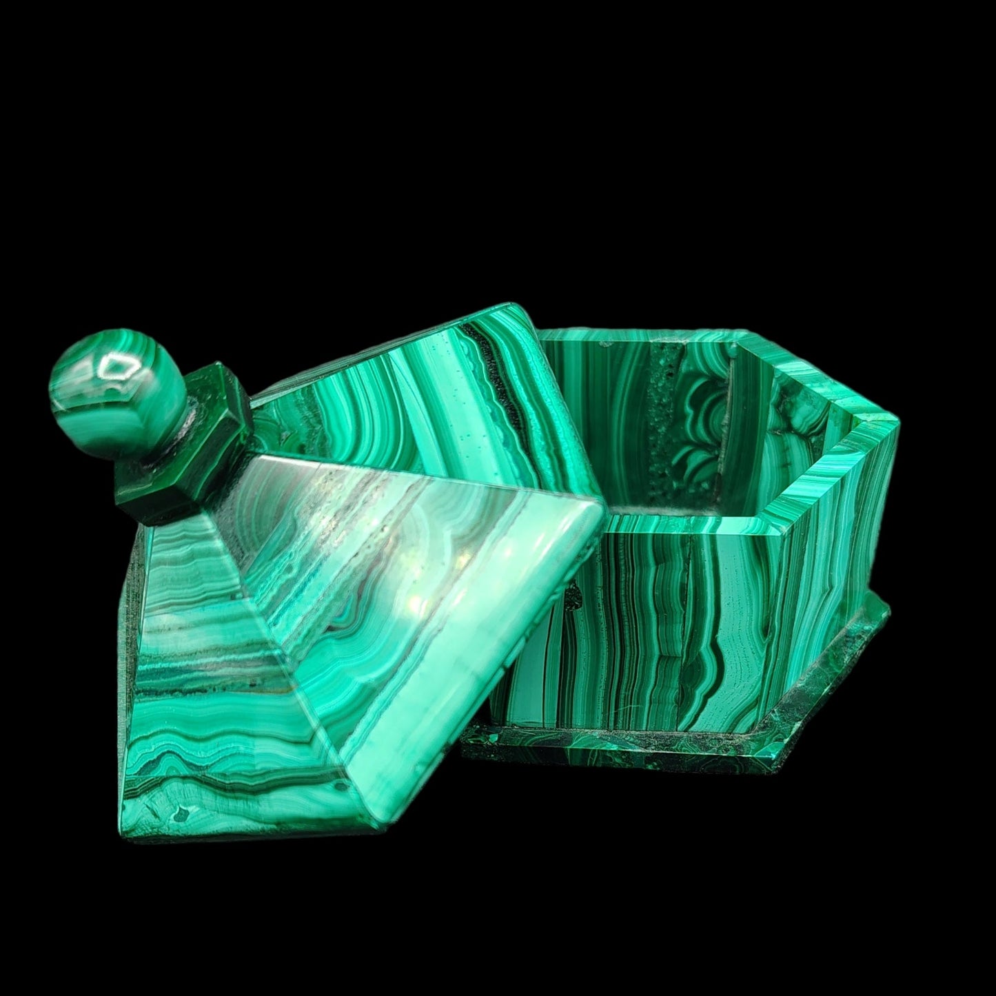 This is the Malachite bowl with the lid off