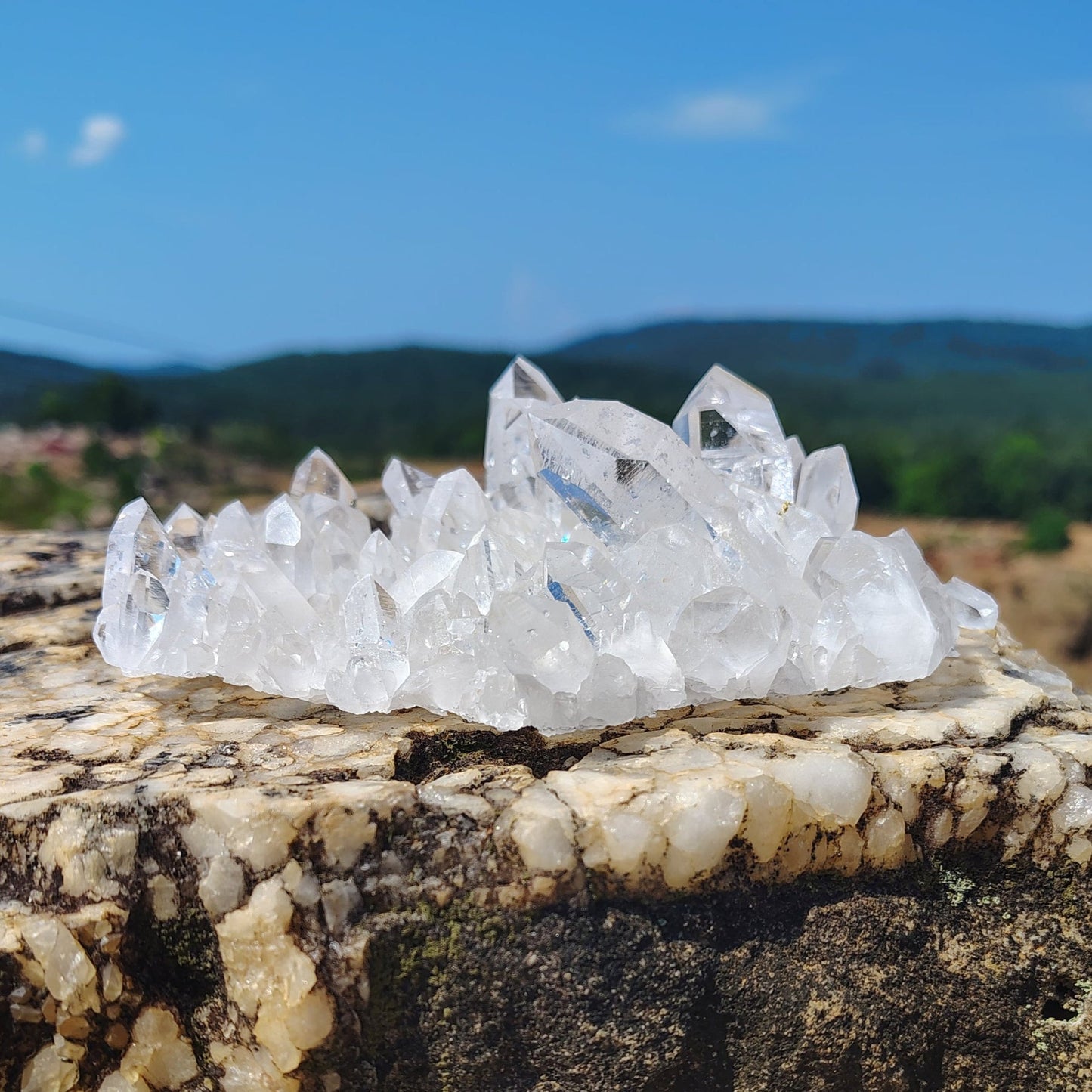 This is the front side of this quartz cluster