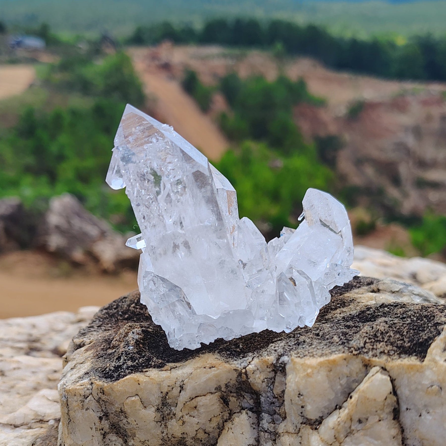 This is the bac side of this pristine quartz crystal