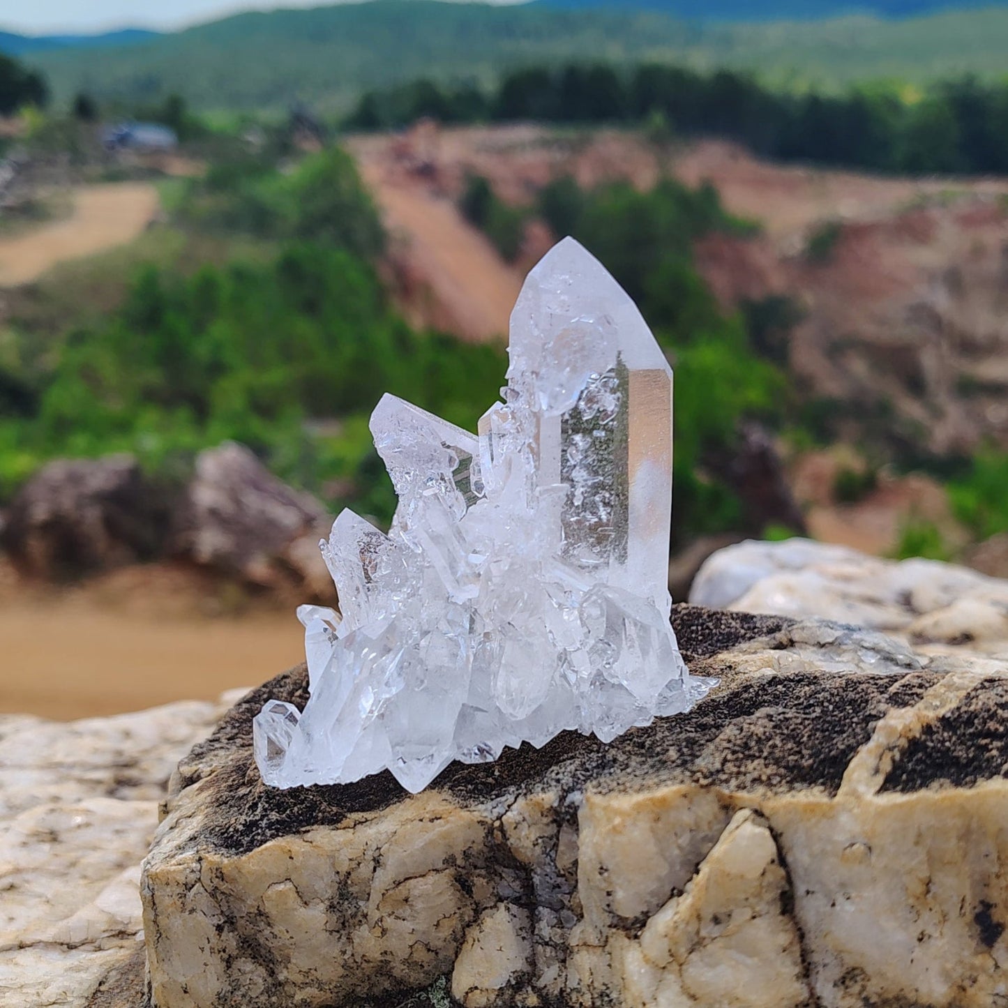 This is the left side of this pristine quartz cluster