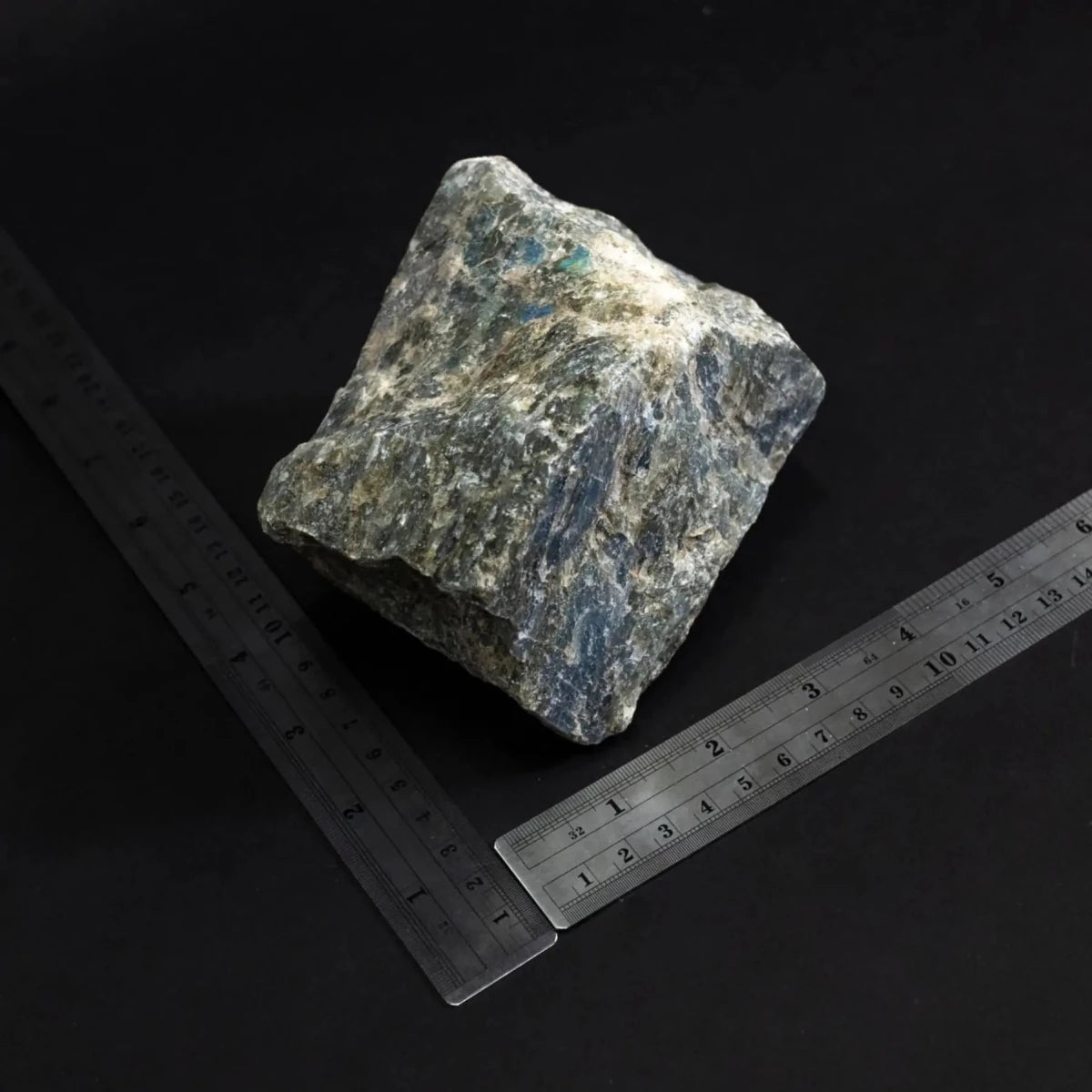 Labradorite Rough