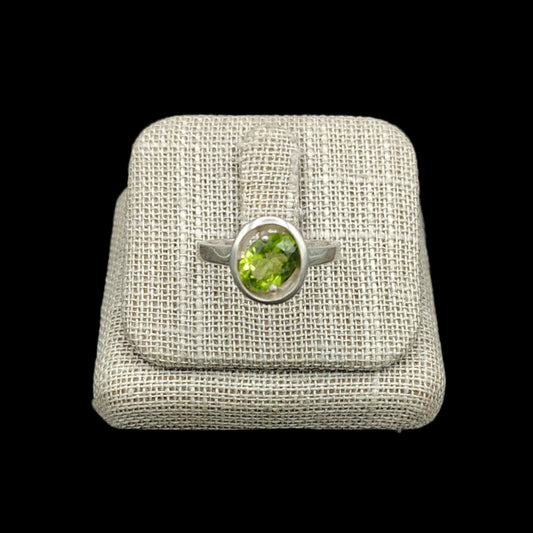 This is the front view of this Sterling Silver and Peridot gemstone ring on display stand