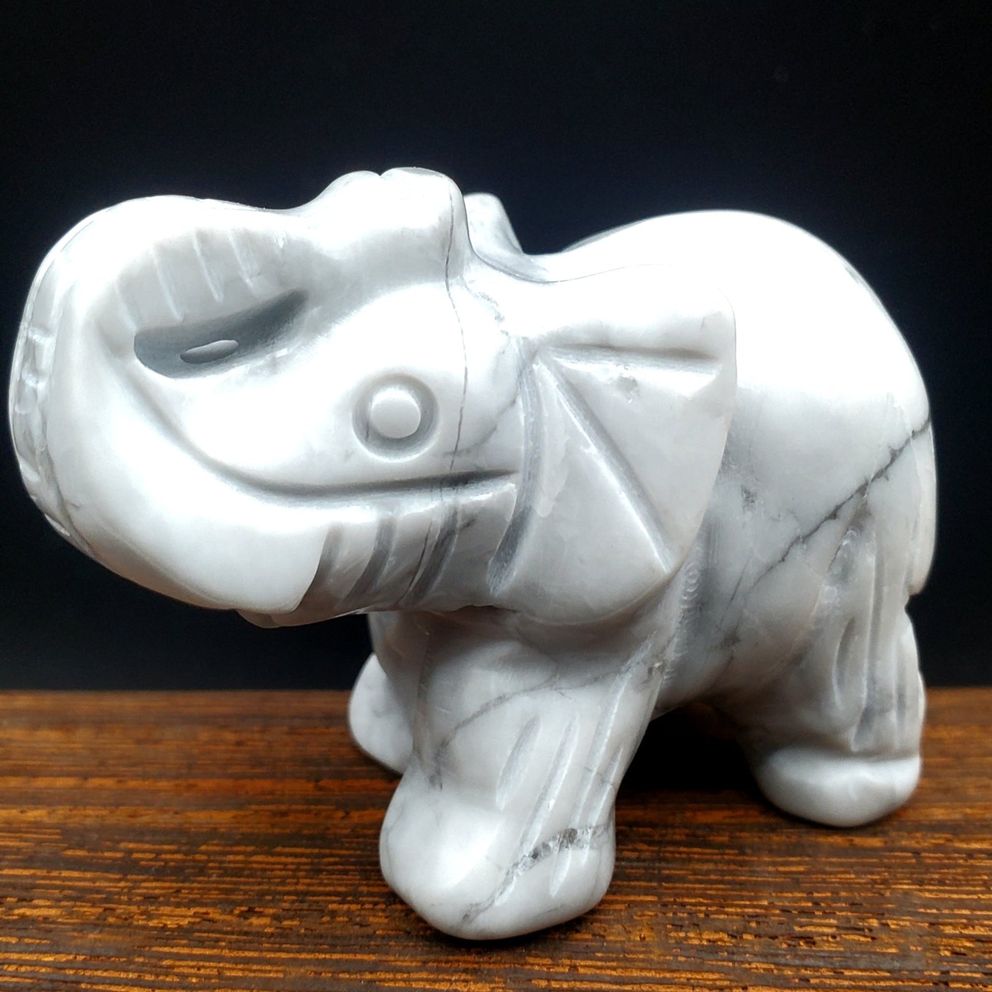 Howlite Elephant 2 inch