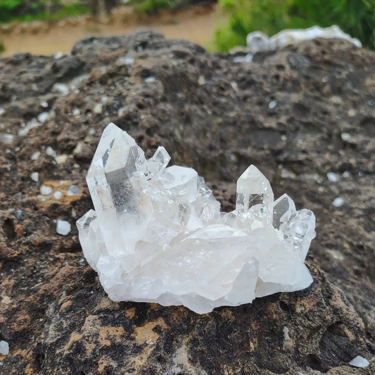 This is the back side of this small Quartz crystal cluster