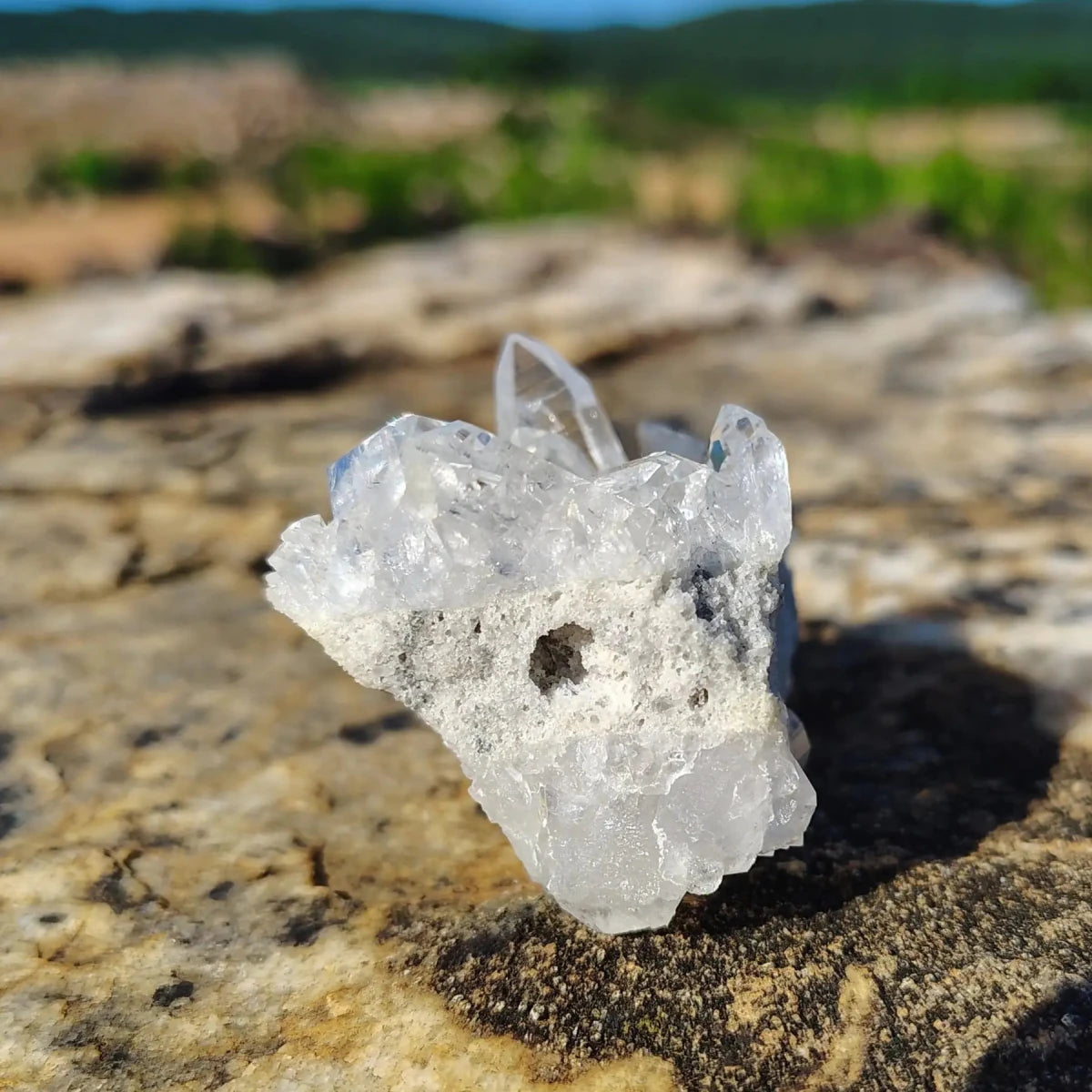 This is the right side of this small quartz cluster
