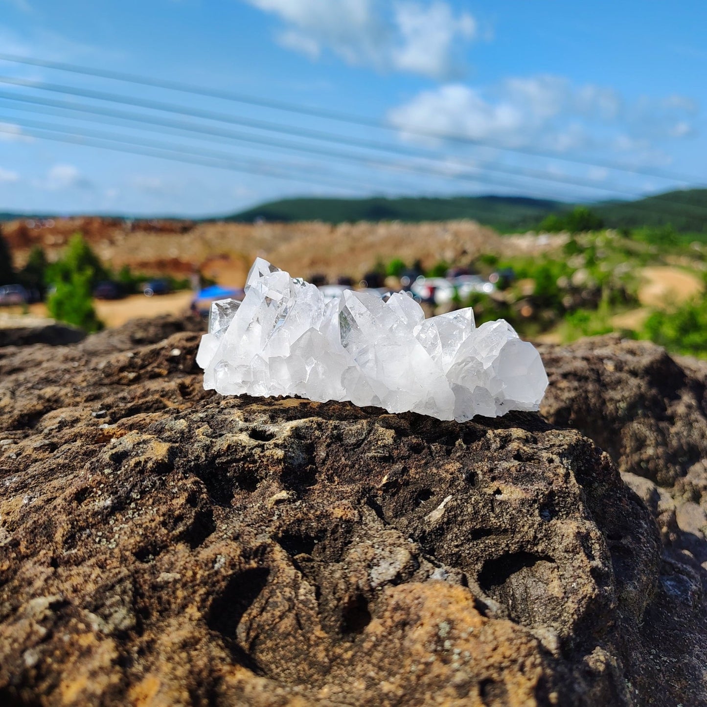 This is the front side of this small quartz cluster