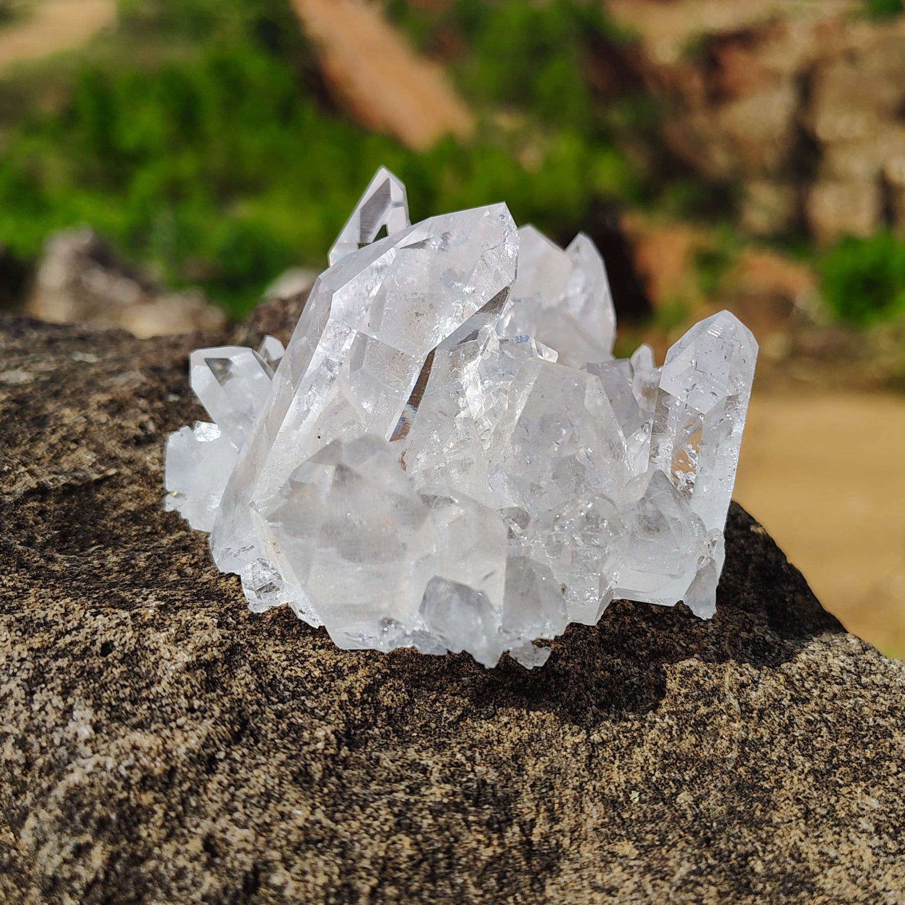 This is the left side of this quartz crystal cluster