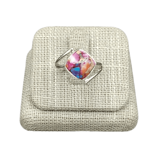 This is the front view of this Oyster Turquoise ring